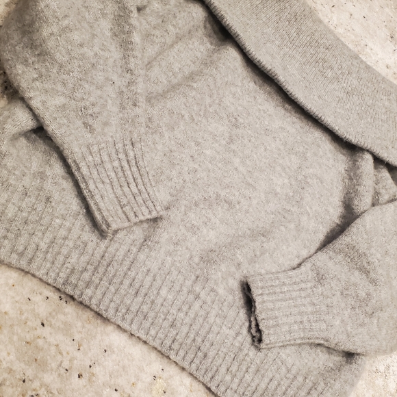 H&M Cozy Sweater - Picture 3 of 4